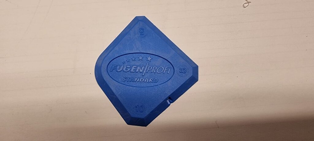spatola per silicone blu